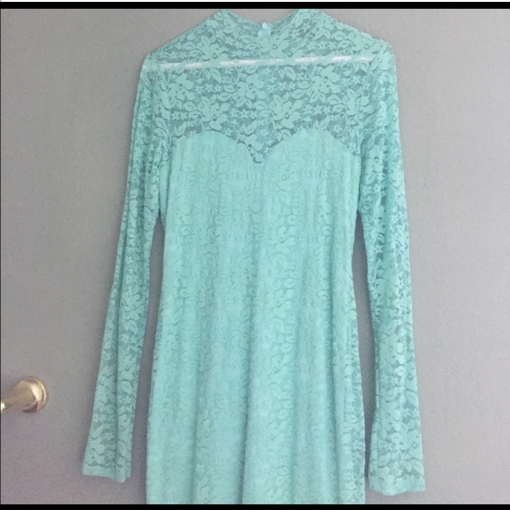 CLOSEOUT ❗️ Sexy mint midi lace dress
